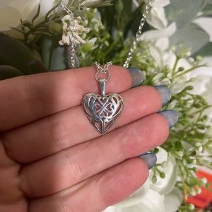 926 silver vintage heart necklace